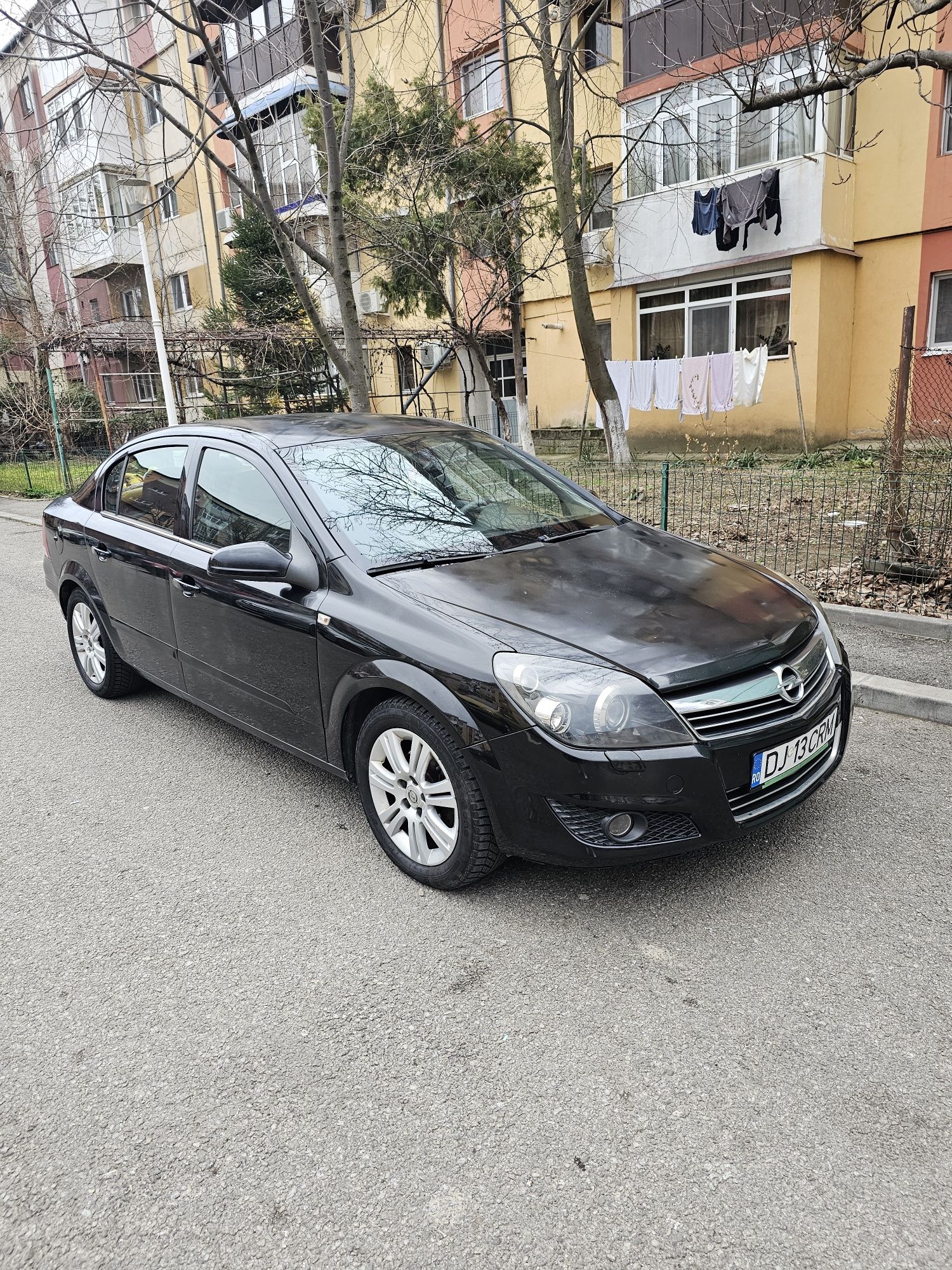 Opel Astra H negru