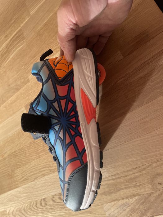 Adidasi cu rolă pentru copii