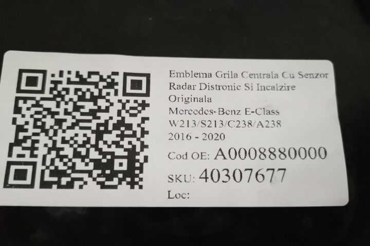 Emblema Grila Centrala Cu Senzor Radar Distronic Si Incalzire Original