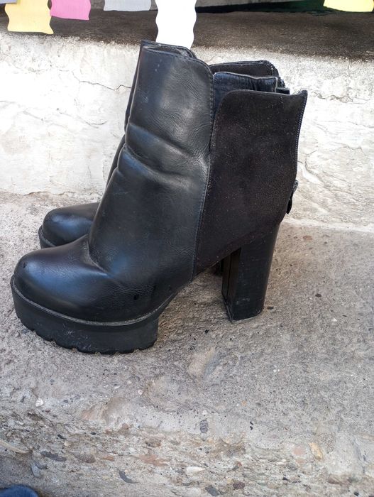 Дамски актуални боти 36 номер.