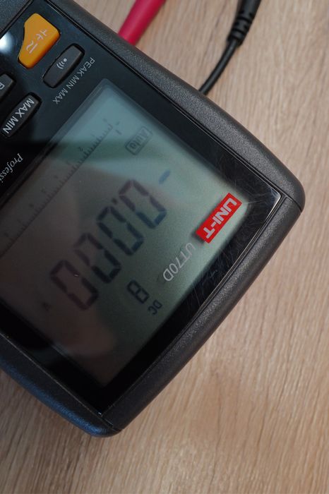 Multimetru UNI-T UT70D True RMS de Top stare perfecta