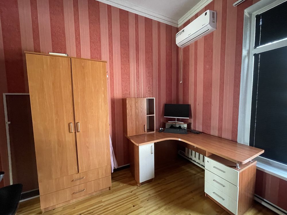Kompyuterni nabor stol i shkaf + krovat