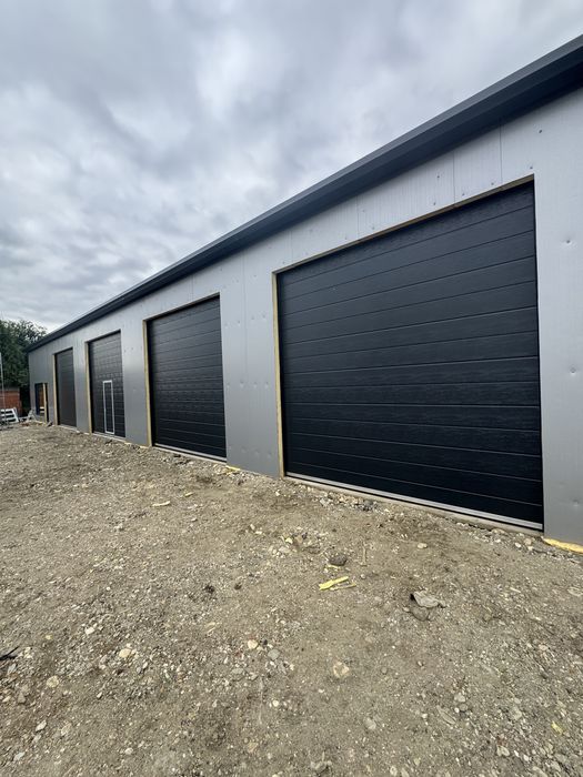 Usa garaj L4000 x H4000 cu geamuri -NOU!