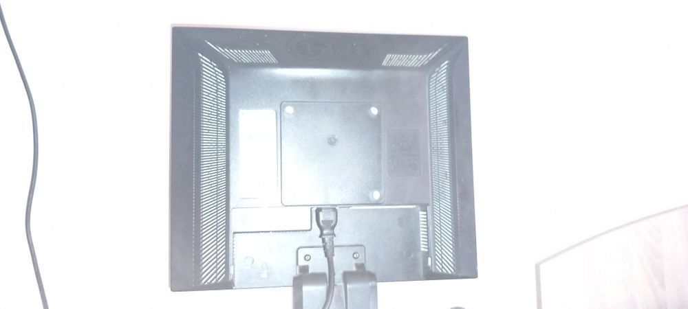 Vând doua pc  și un monitor