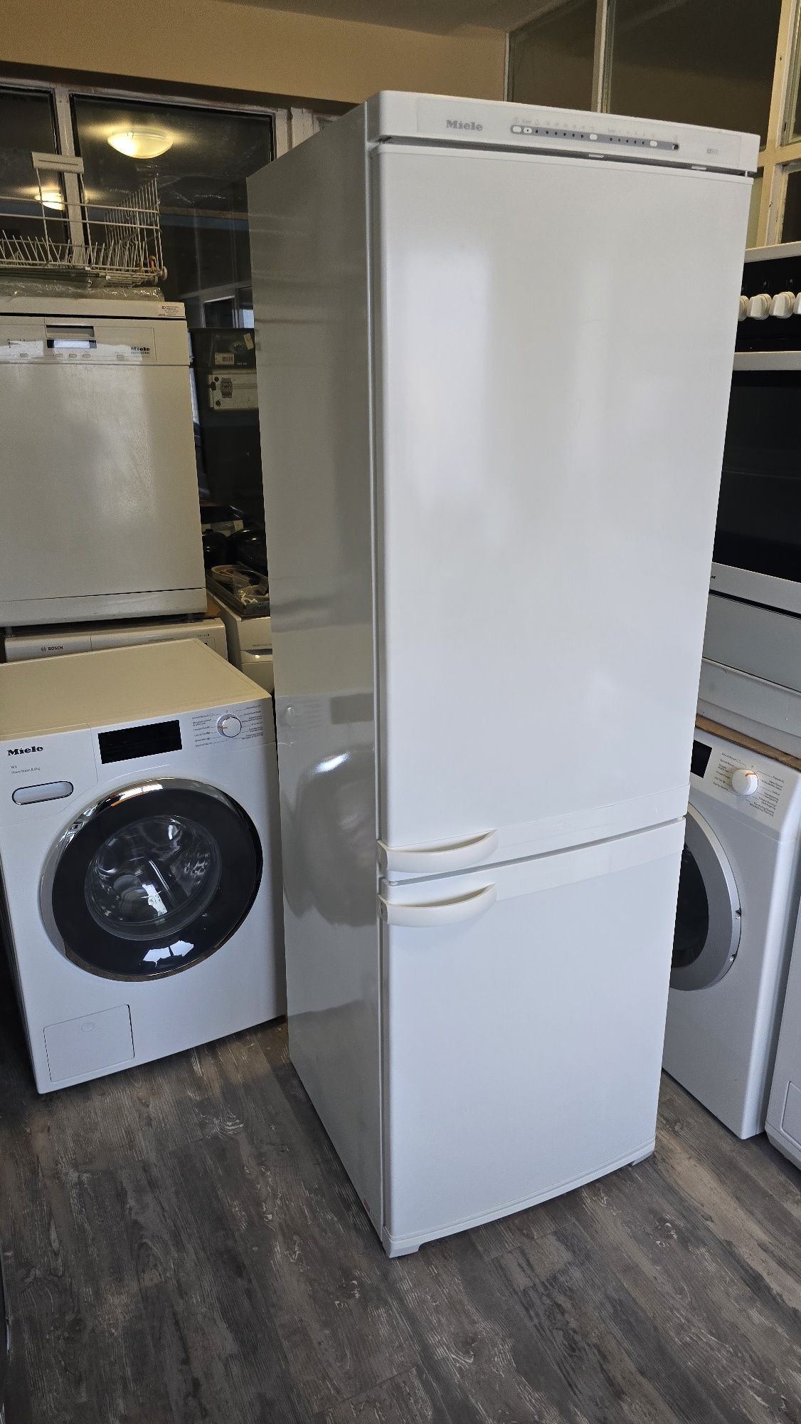 Хладилник с фризер Miele 180см