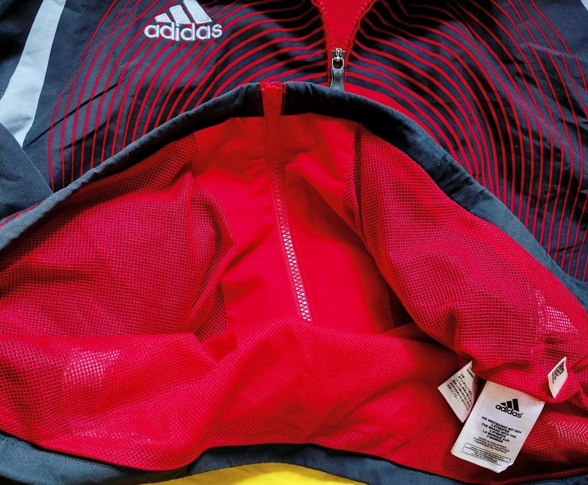 Bluză Adidas unisex.