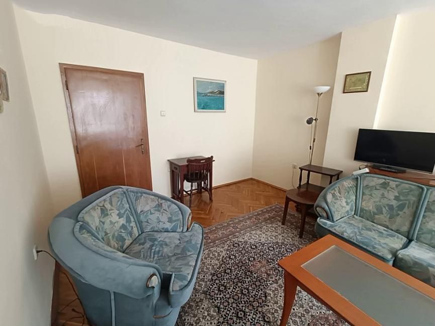 Дава се под наем Двустаен апартамент в София, Център - 85 кв.м за 549 € - Снимка #2