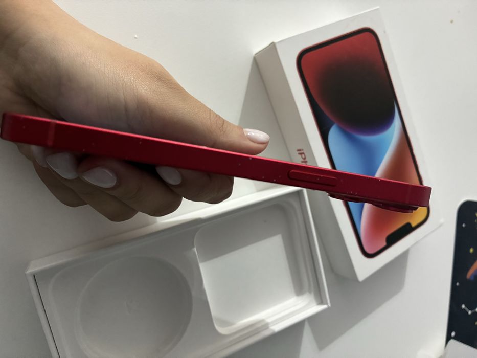 Iphone 14 rosu stare foarte buna