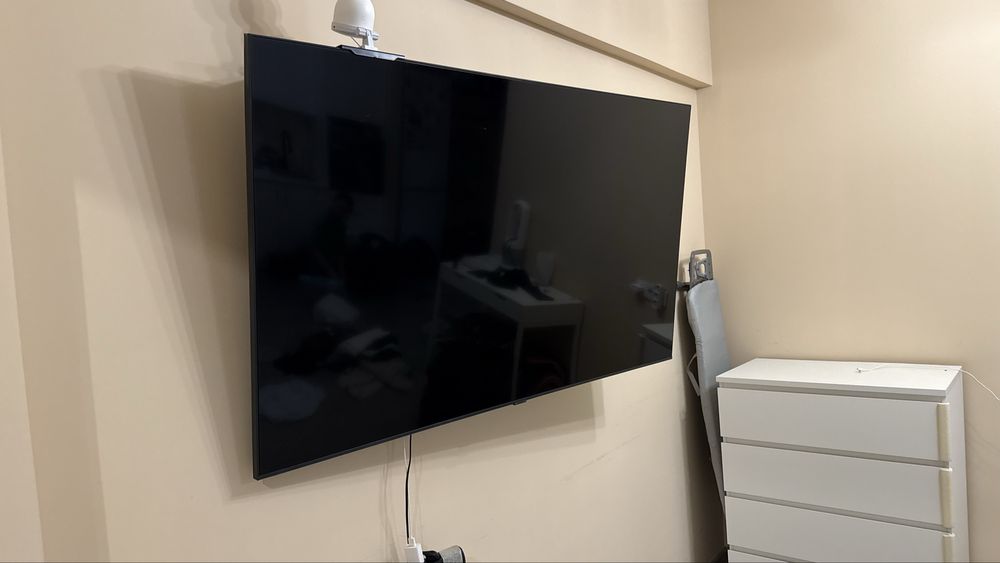 Продам телевизор Samsung 65 UE65AU7100U smart tv целый невридимый