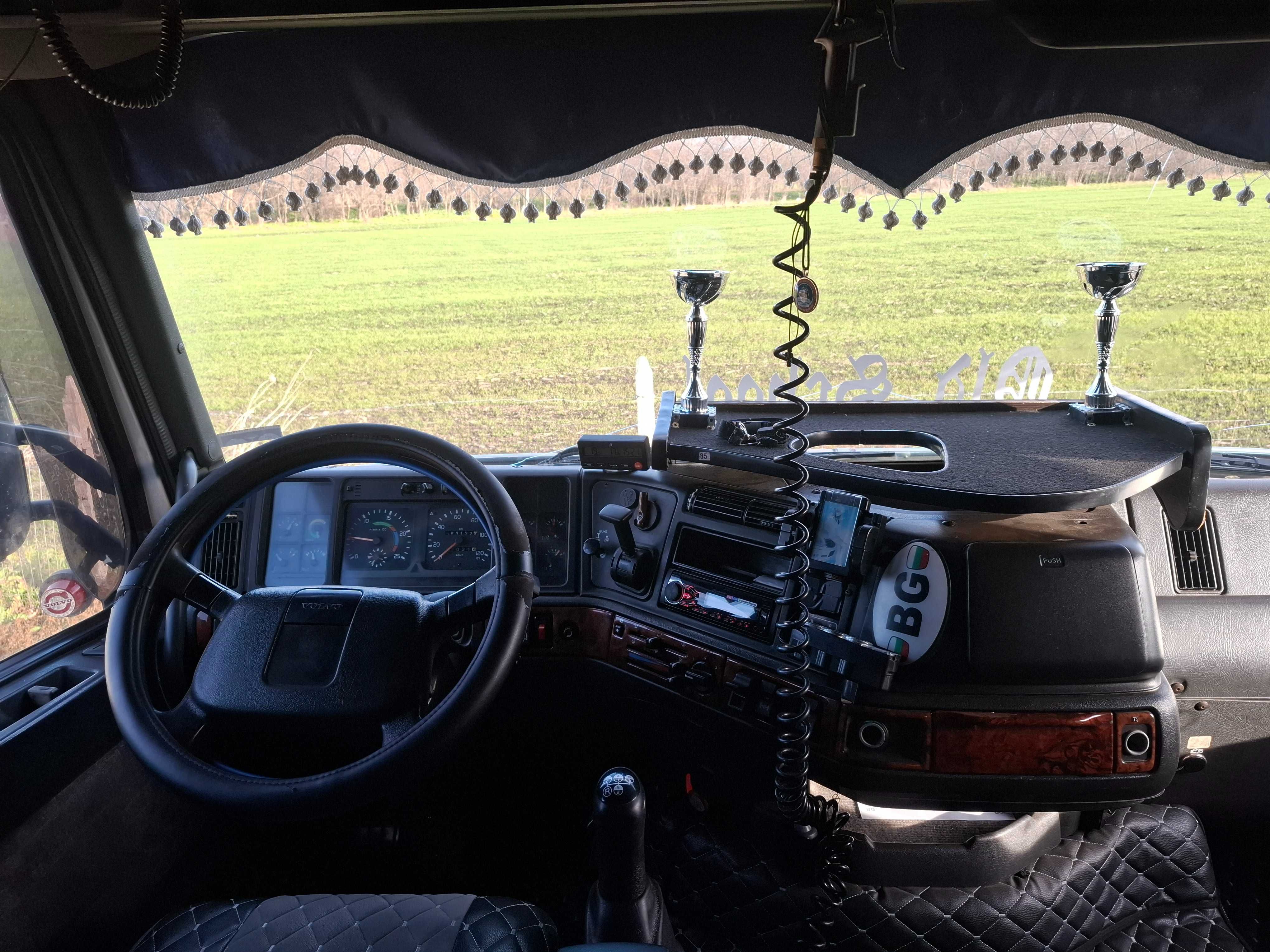 Продавам камион Volvo FH12