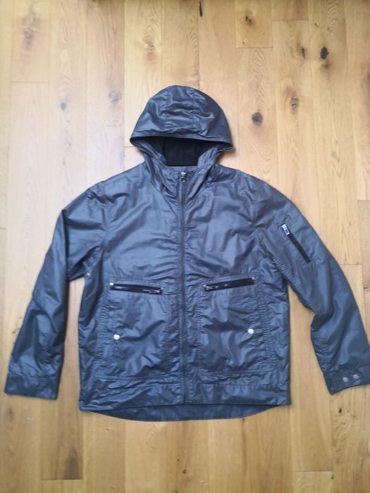 Vând geacă de toamnă-primăvară impermeabila