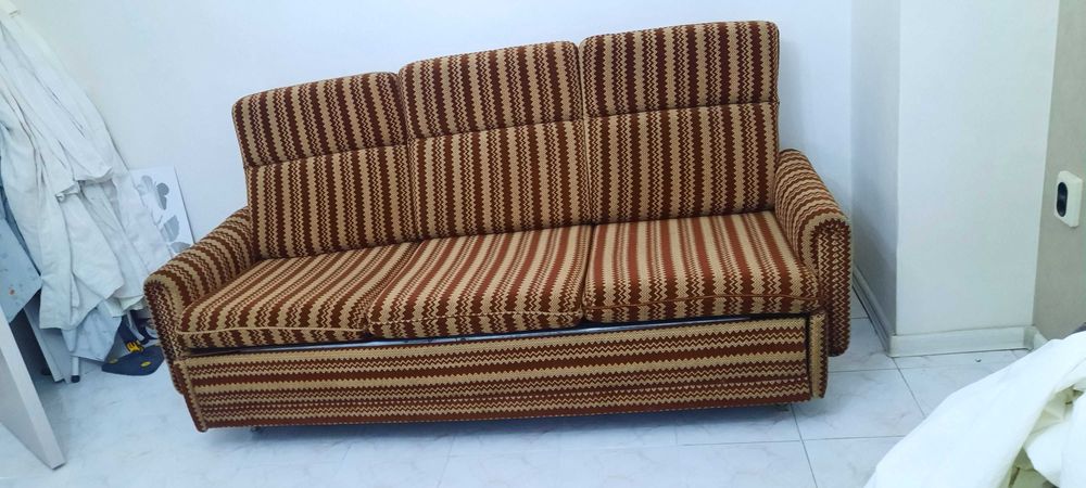 Диван спалня разтегателен с пружини и един фотьол