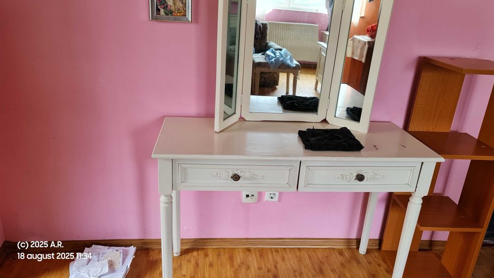 Set complet mobila alba dormitor, din lemn masiv, in stare foarte buna