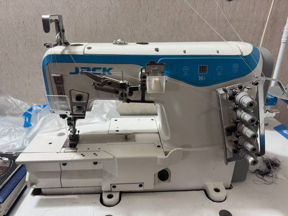 Jack averlo tikuv aparat