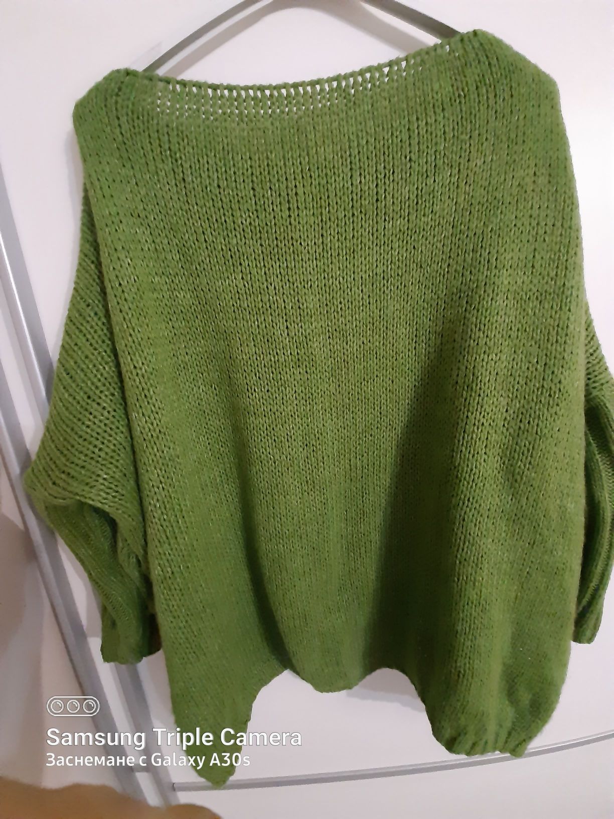 Дамски пуловер с цепки