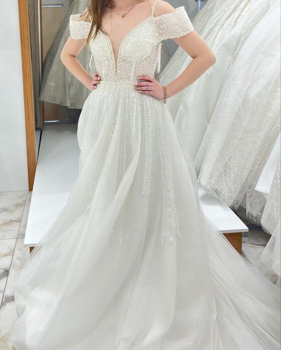 Булчинска рокля с камъни и перли