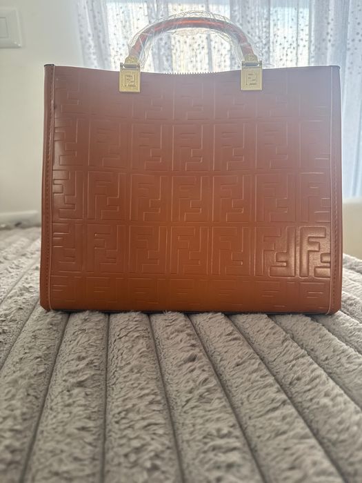 Vând geantă Fendi