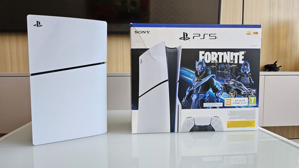 Продаётся PS5. С джойстиком. На гарантии.