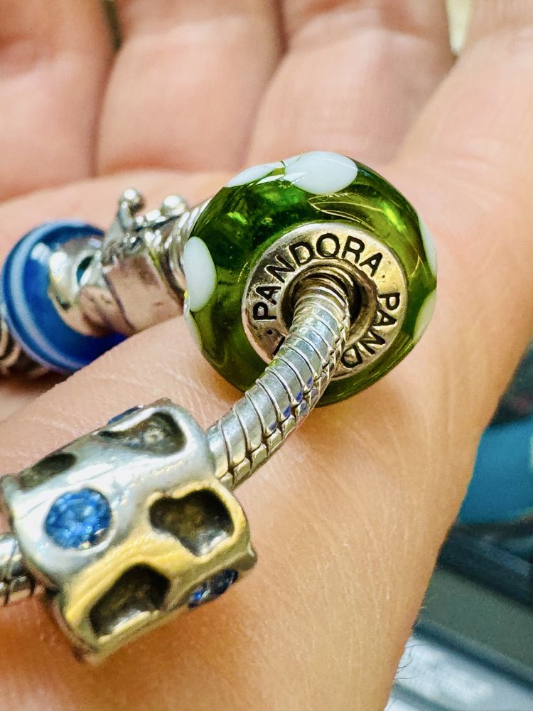Оригинална Pandora гривна с чармове – 48 гр, 19 см – 299 лв