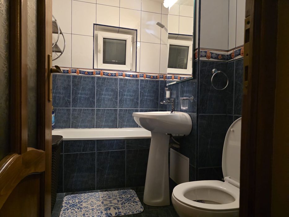 De închiriat,apartament decomandat