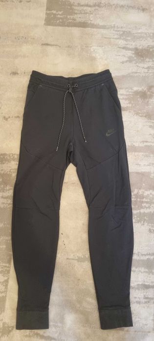Pantaloni Nike Tech