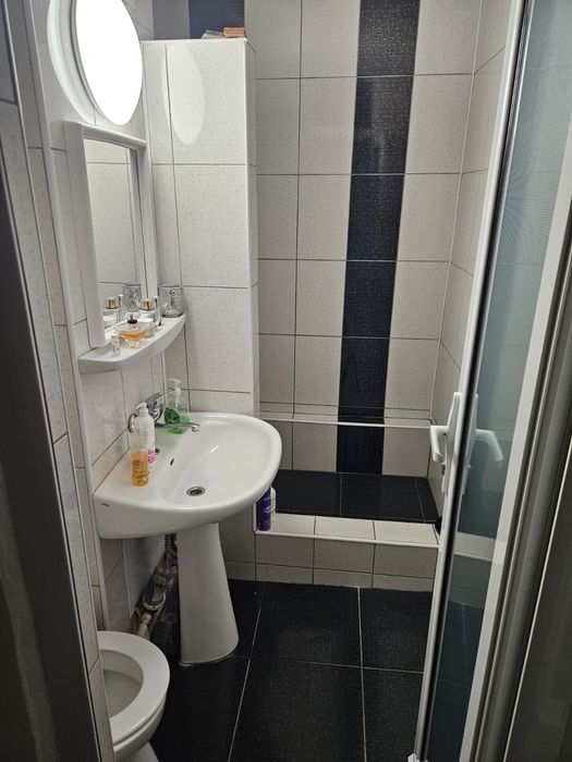 Inchiriez garsoniera