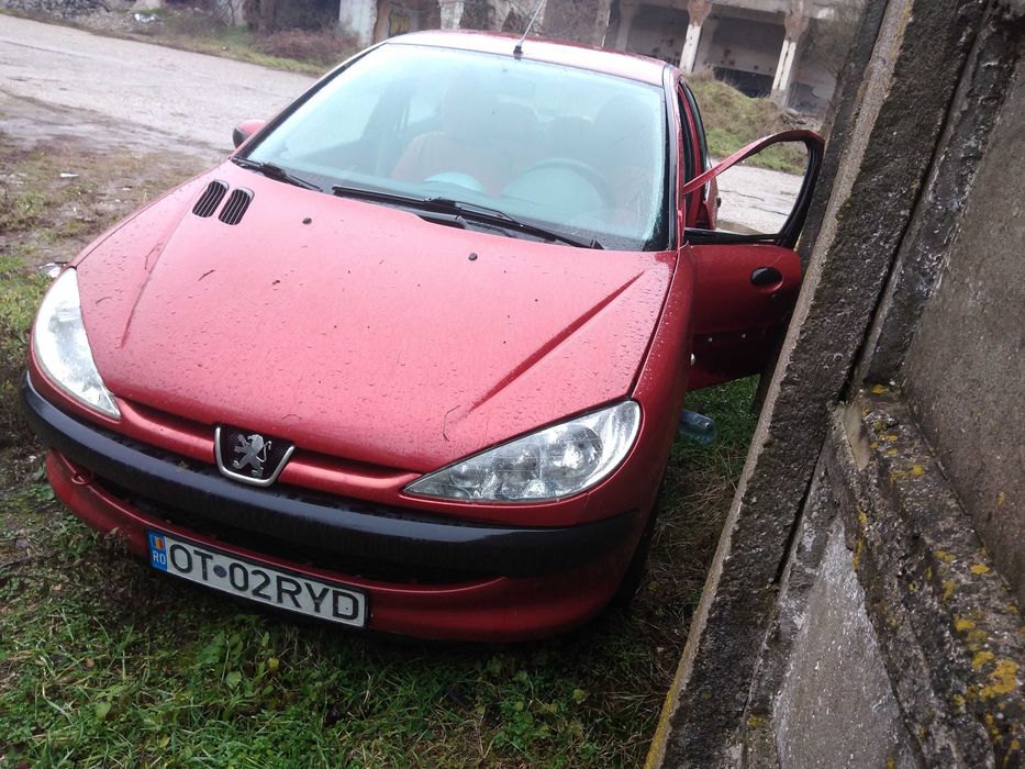 Vand auto peugeot 206 diesel fabricat in anul 2005