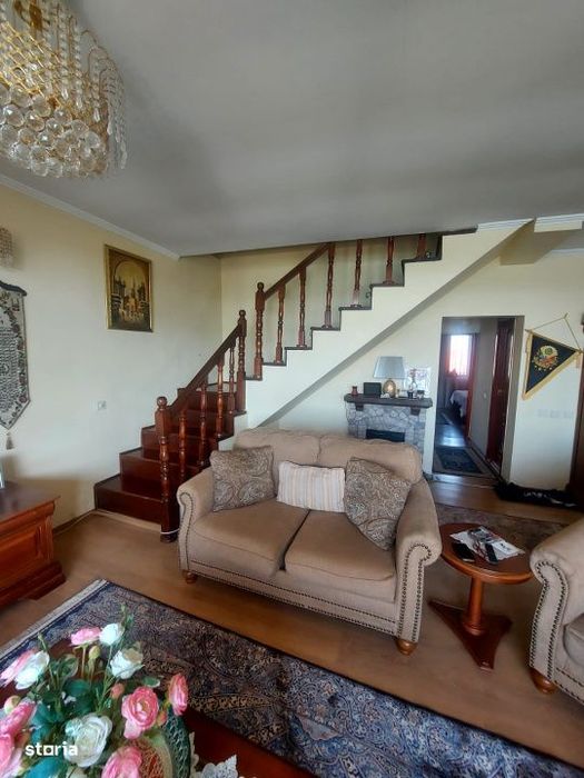 Apartament -5 camere -decomandat-Zona Fundeni