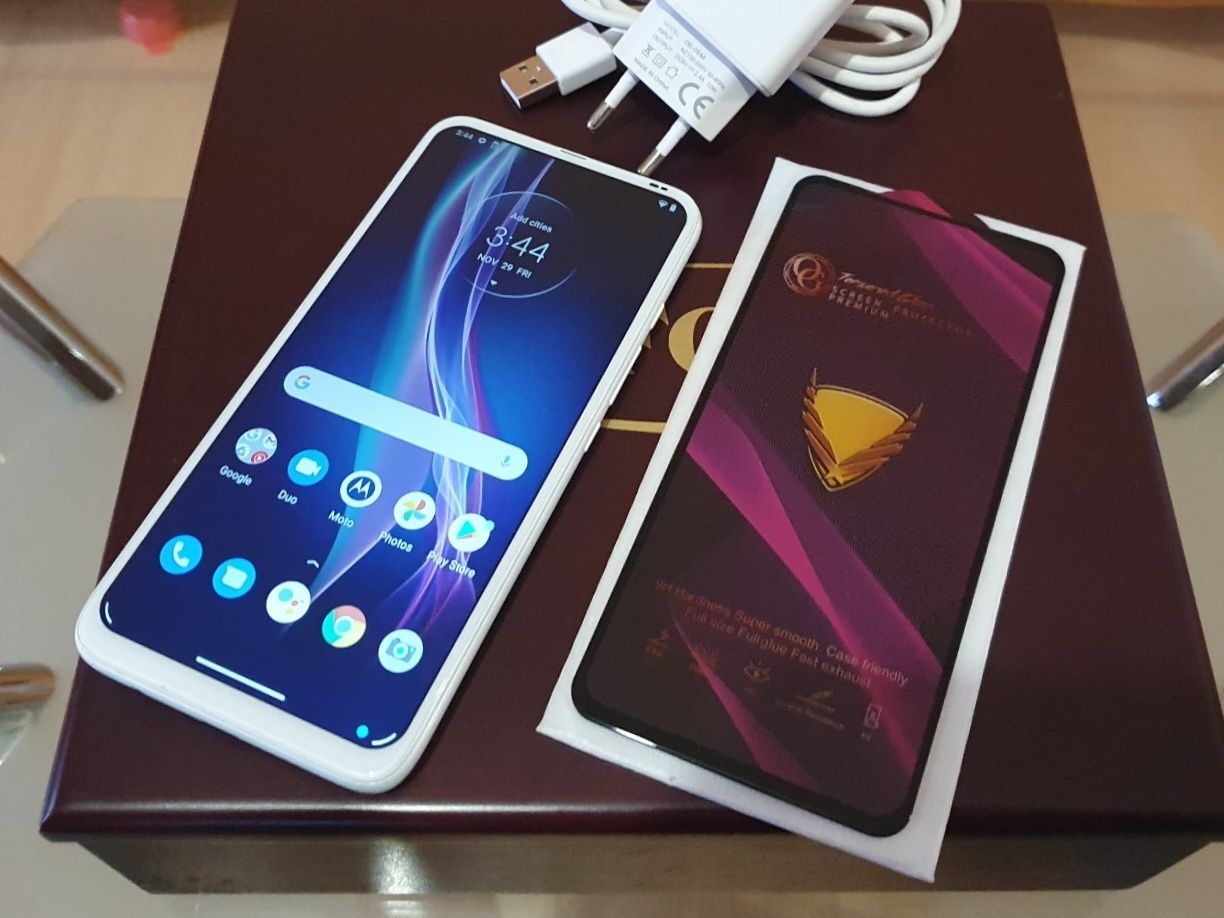 Motorola One Fusion Plus - "6.5" / 128 GB / 6 RAM / 64 MP / 5000 Mah !
