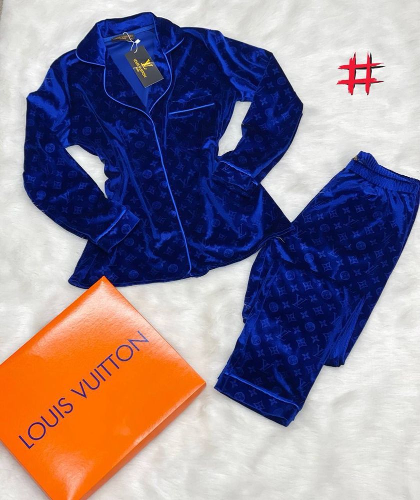Pijamale catifea Louis Vuitton dama