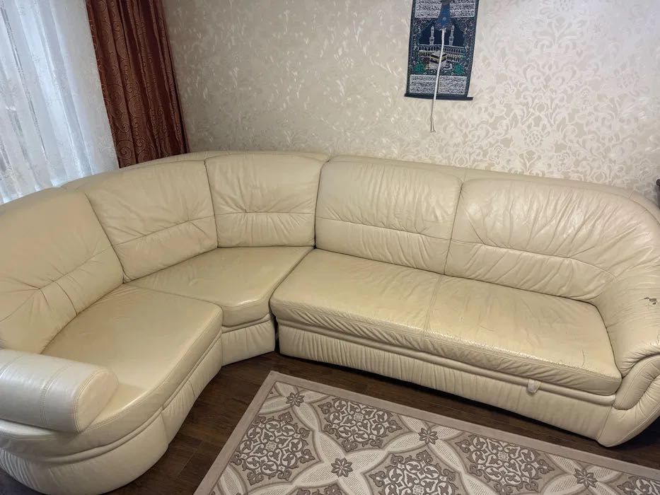 Продаю кожаный угловой диван из натуральной кожи