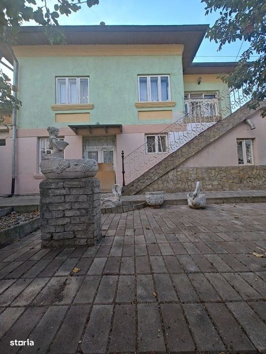 Casa / Zona Centrala / Calimanesti /
