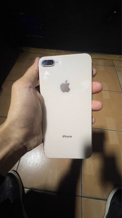 Айфон 8 плус сотилади