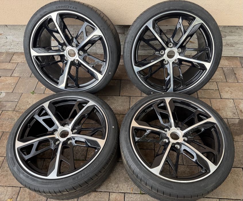 Jante NOI + Anvelope NOI originale Porsche Taycan 21