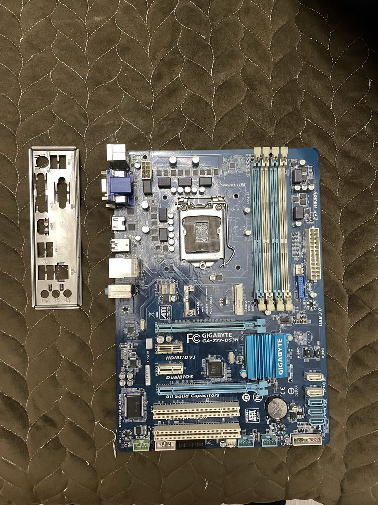 Материнскую плату GIGABYTE GA-Z77-DS3H