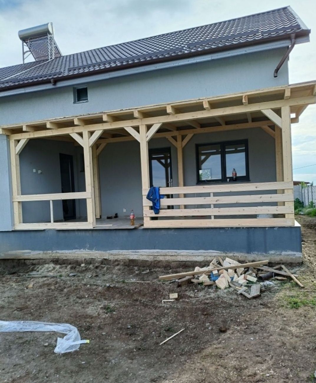 Executam  foișoare terase din lemn uscat