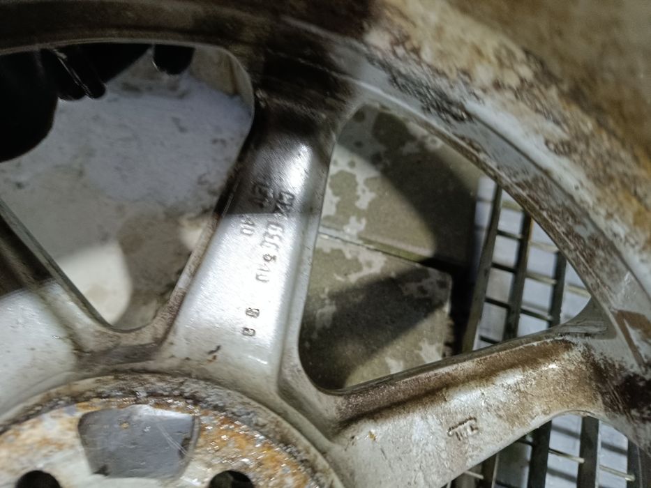 Vand 2 jante originale Toyota