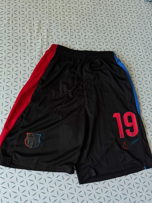 Kit Yamal Barcelona fotbal away