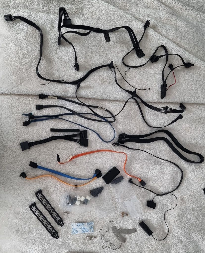 Pachet cabluri cu mufe si diverse pt montaj  componente PC