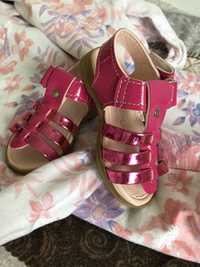 Нови розови сандали за момиче 22номер и гащеризон дънков 80см