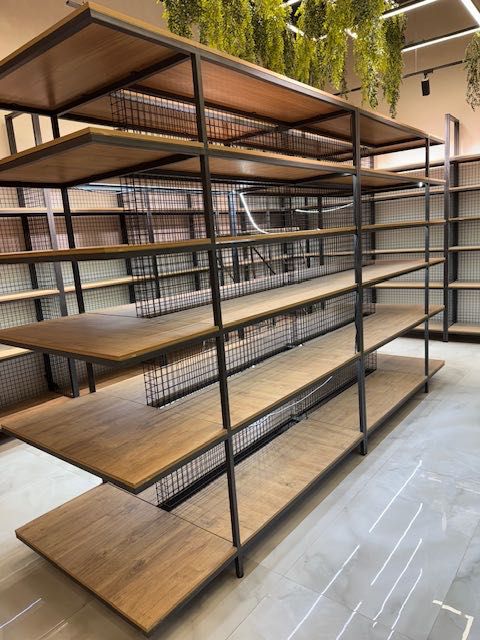 Срочно! Лофт усулида килинган янги витрина сотилади!