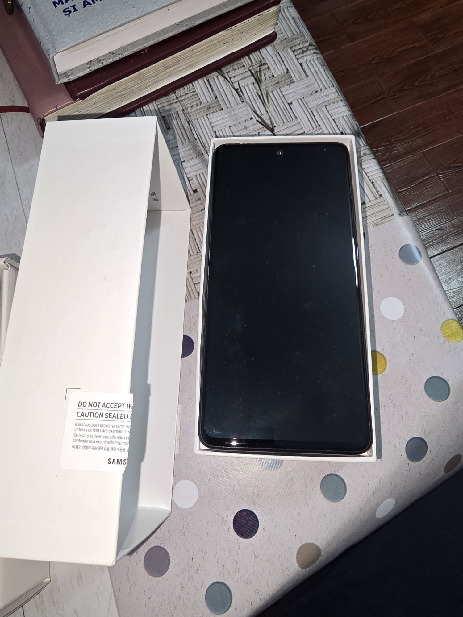 De vânzare telefon motorola și telefon Samsung A51