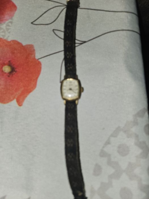 Дамски часовник заря