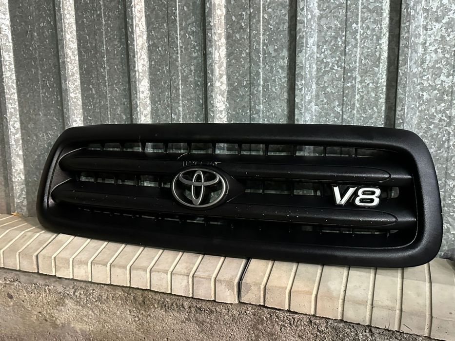 Решетка sequoia toyota продам