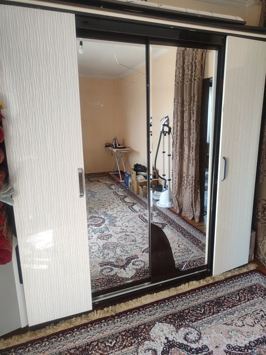 Шкаф бн спални сотилади