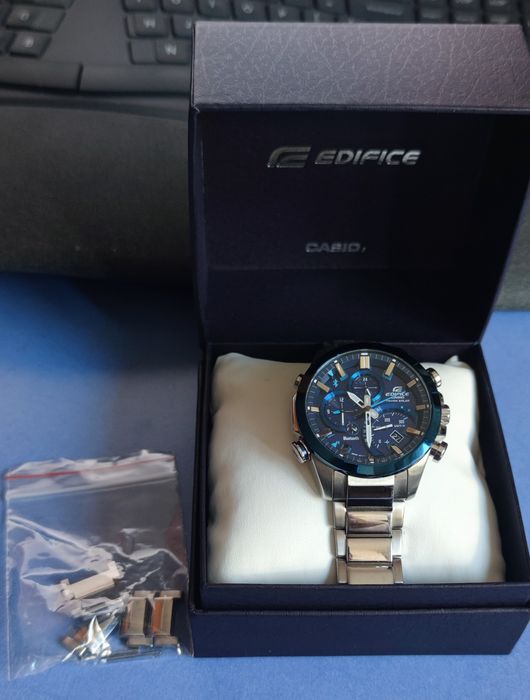 Часовник Casio EQB-501