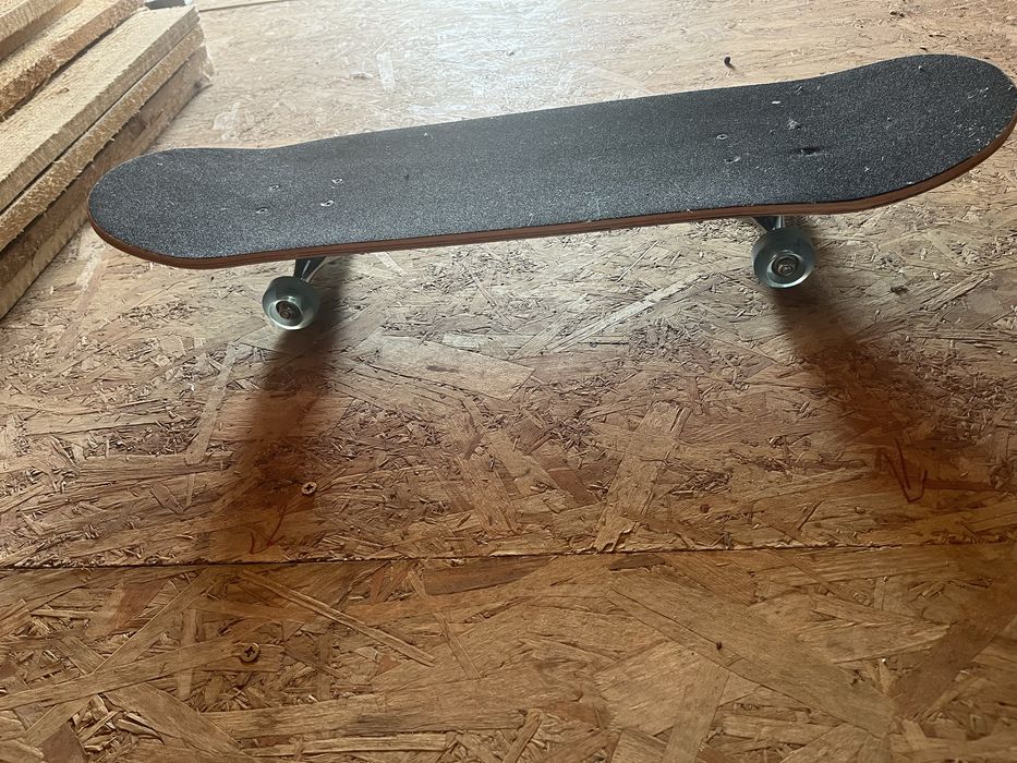Skateboard albastru din decathlon nefolosit