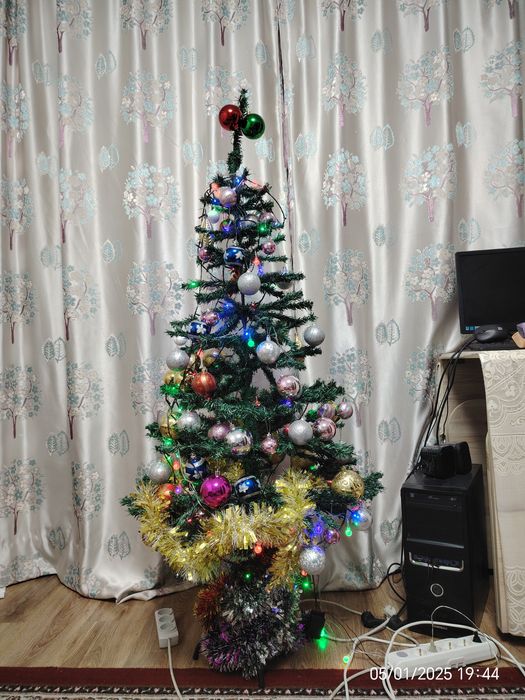 Продам ёлочка новогодняя