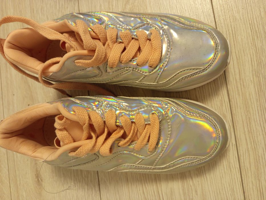 Pantofi sport holografici Office