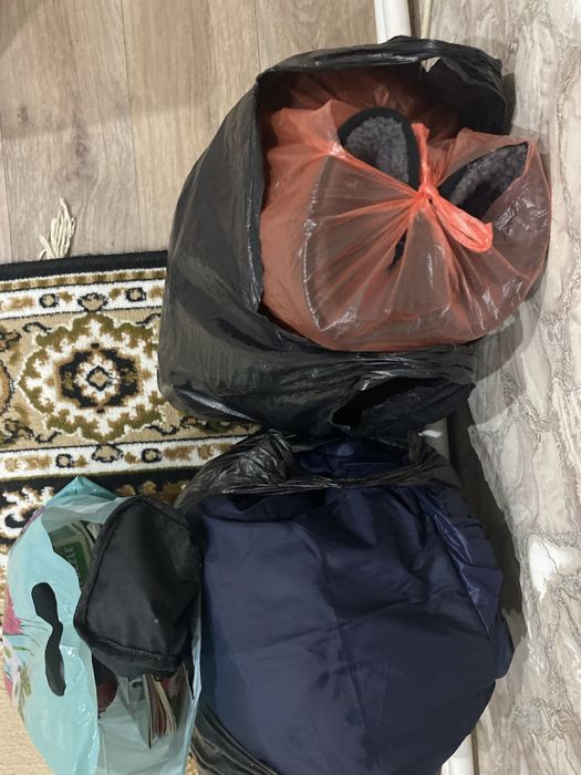 Отдам пакет детской  одежды верхней ,обувь.